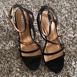 NWT Report Falcon Strappy Block Heals